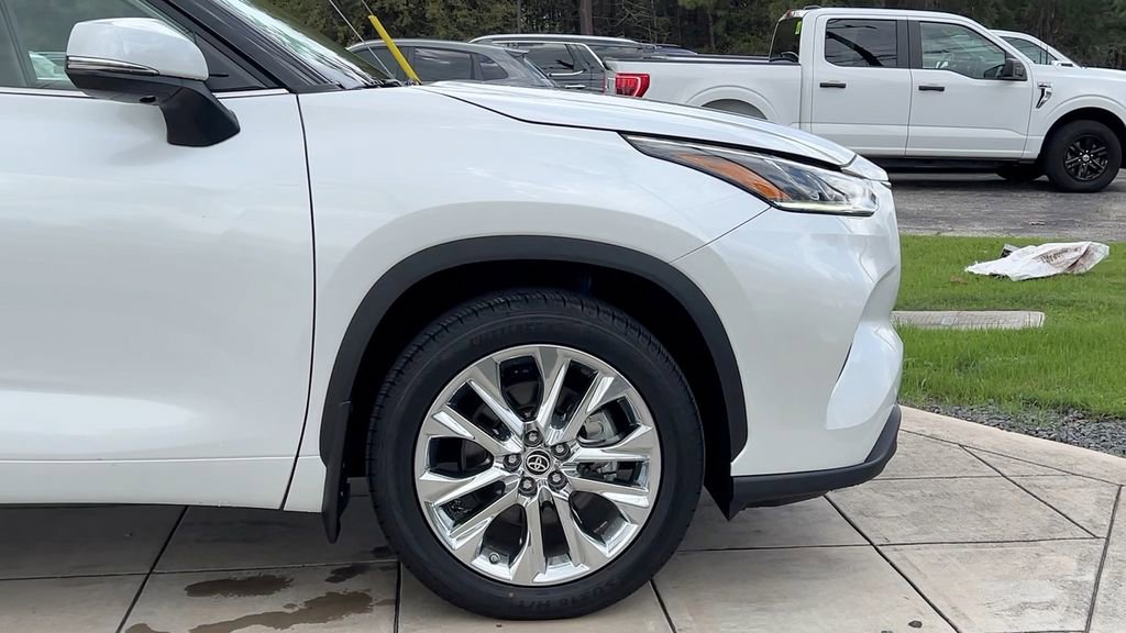 Used 2023 Toyota Highlander Limited image 12