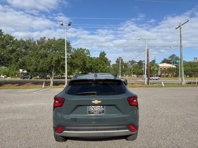 Used 2025 Chevrolet Trax LT w/ Driver Confidence Package FWD image 6