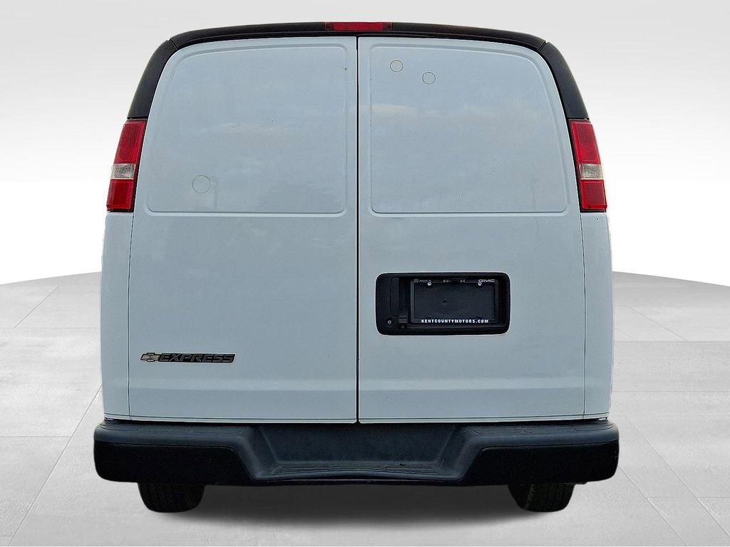 Used 2018 Chevrolet Express 3500 w/ Driver Convenience Package image 6