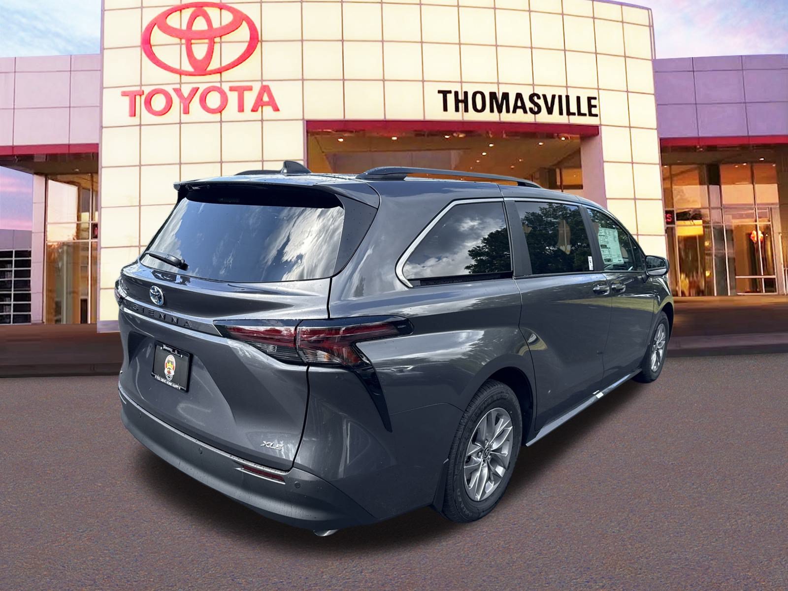 New 2025 Toyota Sienna XLE w/ XLE Plus Package FWD image 5