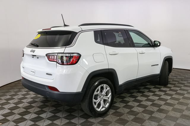 Used 2024 Jeep Compass Latitude AWD/4WD image 12