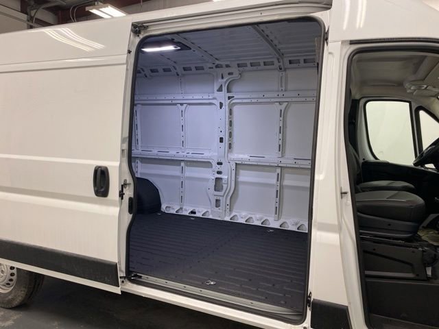New 2025 RAM ProMaster 2500 w/ Convenience Group FWD image 24