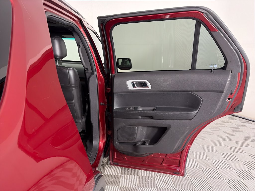 Used 2015 Ford Explorer Limited w/ Equipment Group 302A AWD/4WD image 28