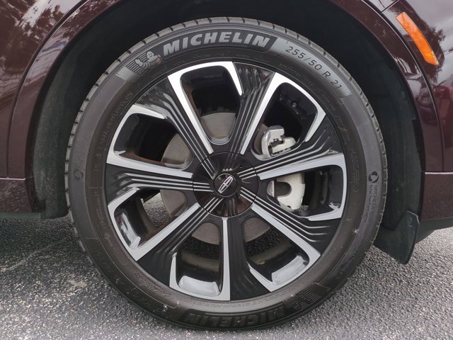 Used 2025 Lincoln Nautilus Reserve image 11