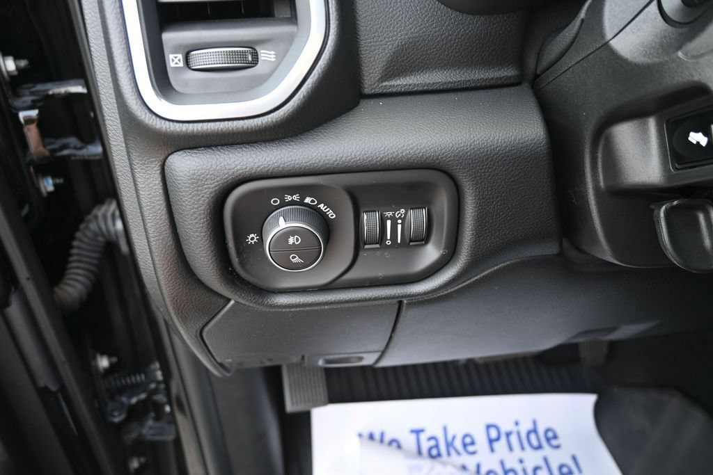 Used 2025 RAM 2500 Laramie AWD/4WD image 43