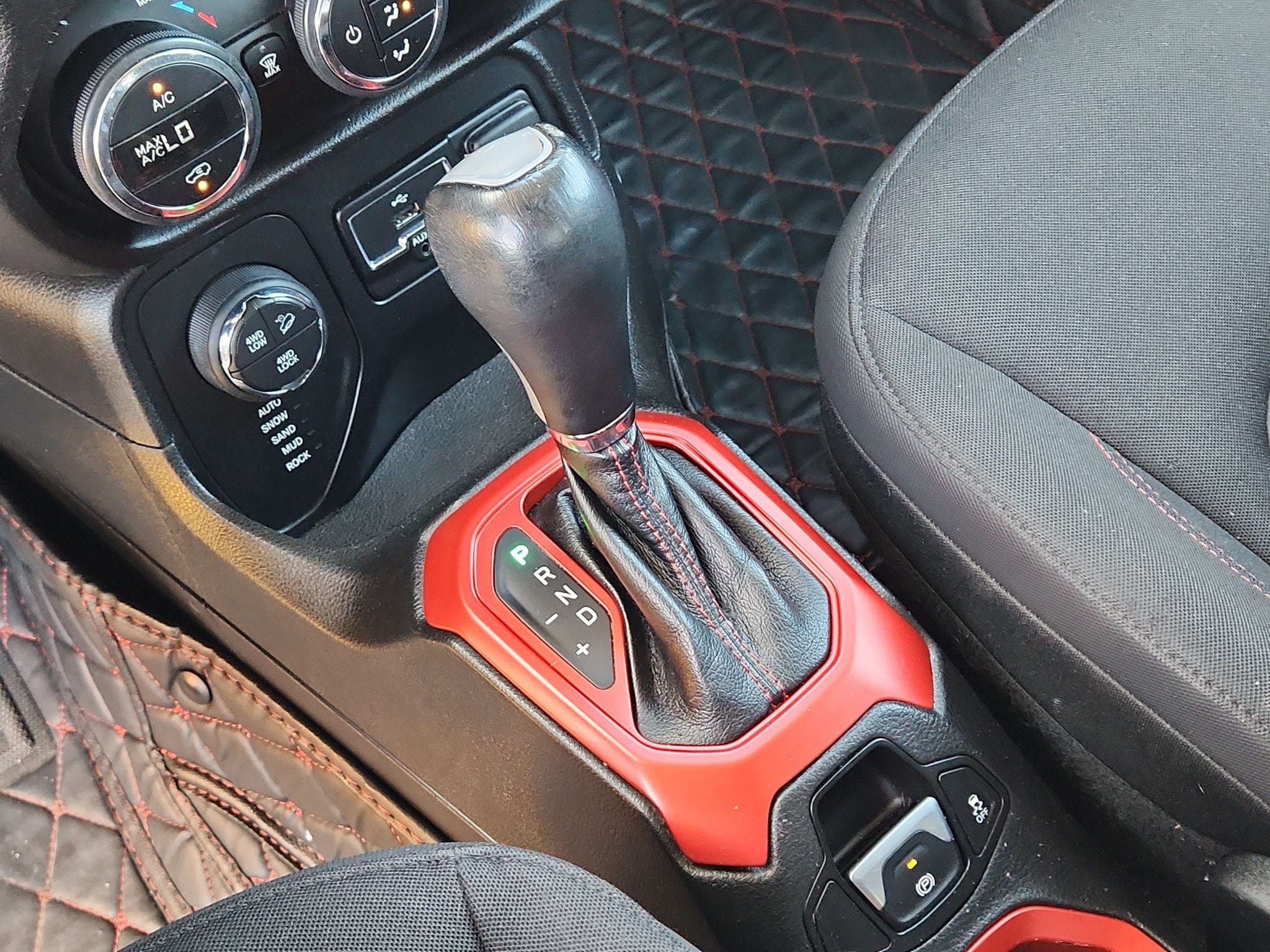 Used 2015 Jeep Renegade Trailhawk w/ Popular Equipment Group AWD/4WD image 24