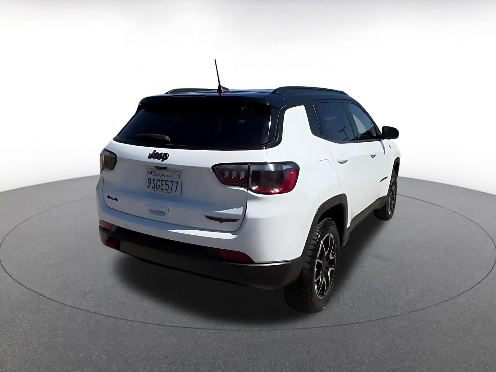 Used 2025 Jeep Compass Trailhawk AWD/4WD image 14