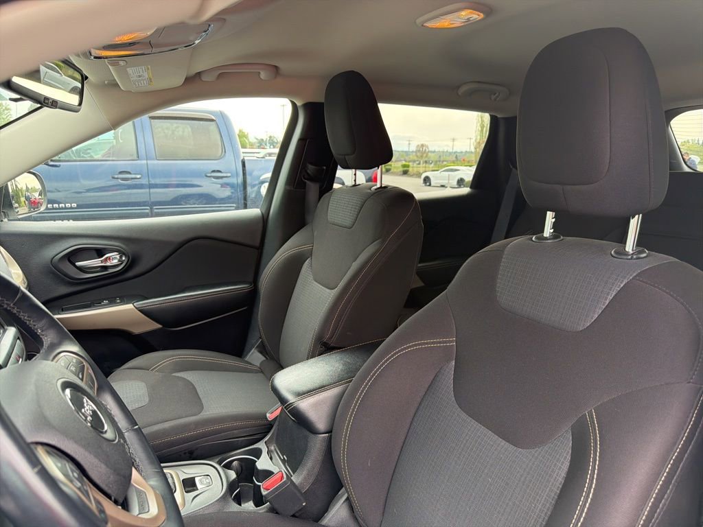 Used 2017 Jeep Cherokee Latitude w/ Comfort & Sound Group image 6