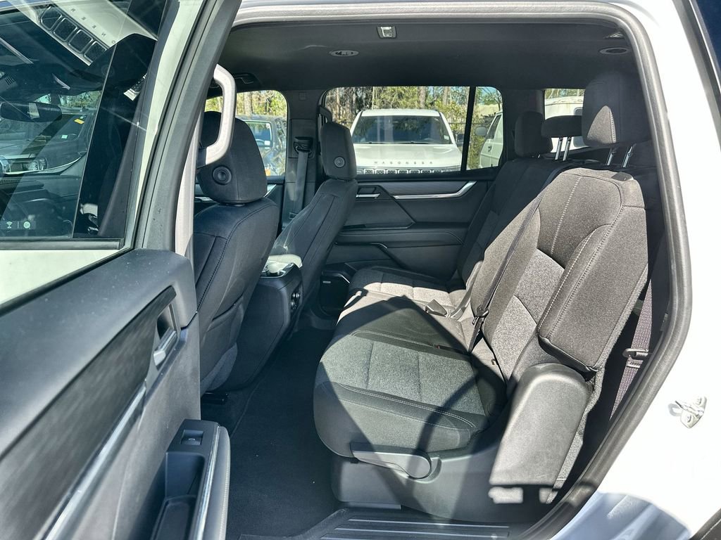 Used 2025 GMC Acadia Elevation image 24