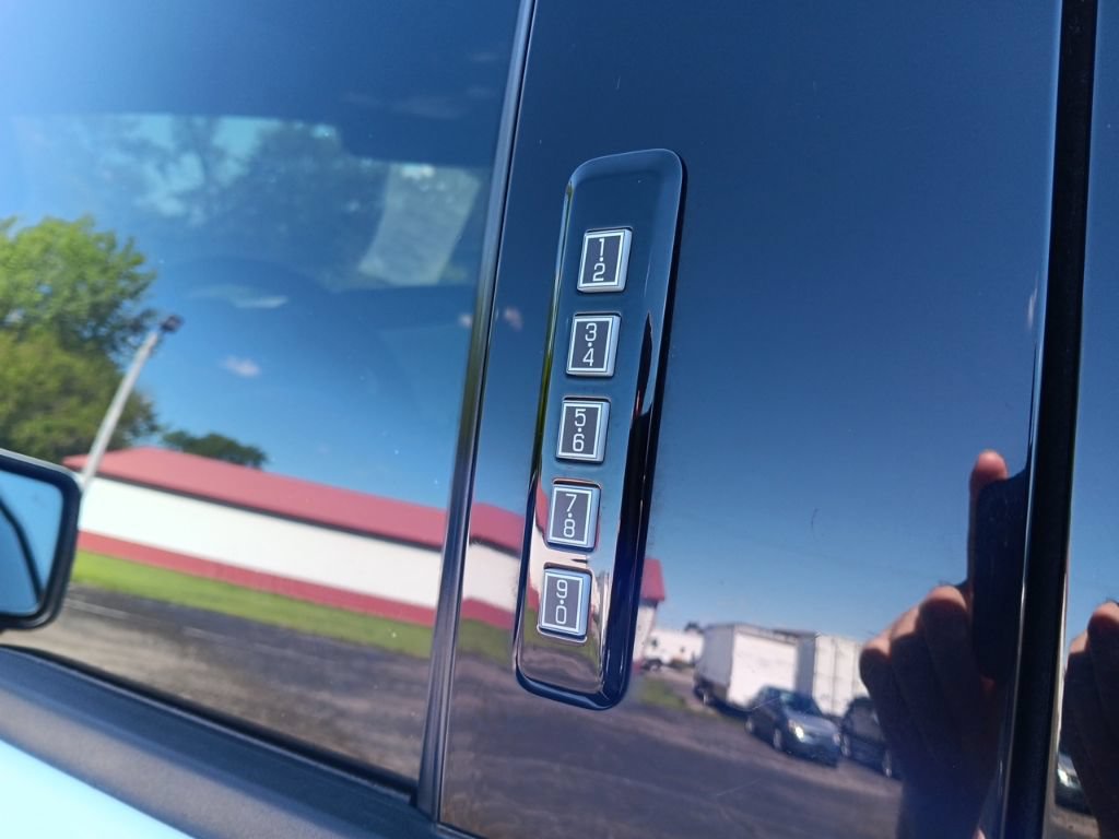 Used 2022 Ford F150 Lariat AWD/4WD image 9