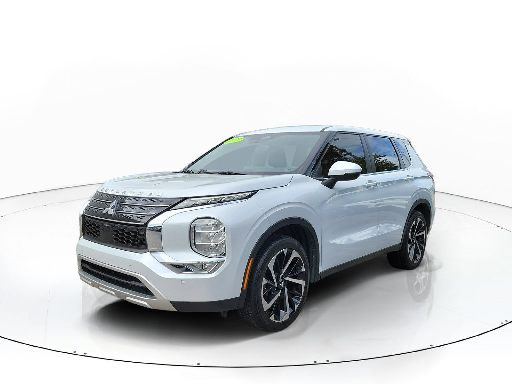 Used 2023 Mitsubishi Outlander SE FWD image 5