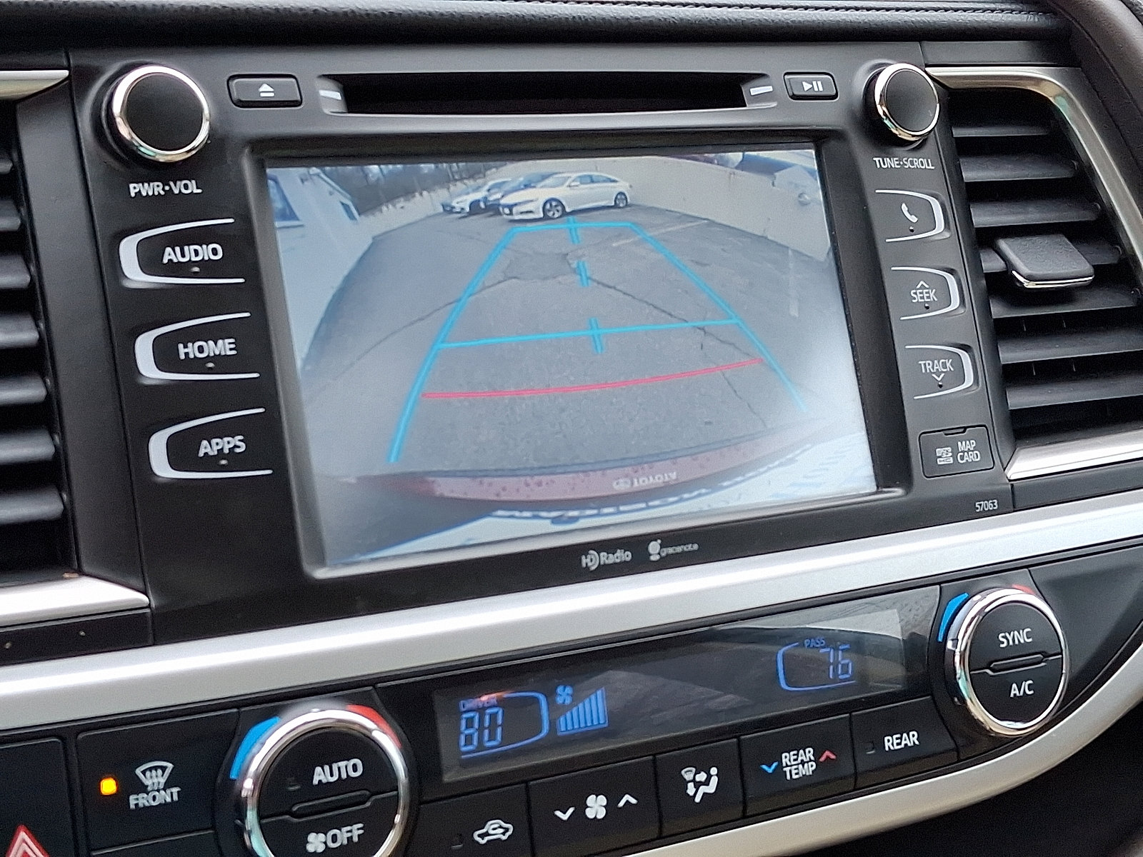 Used 2014 Toyota Highlander XLE image 22