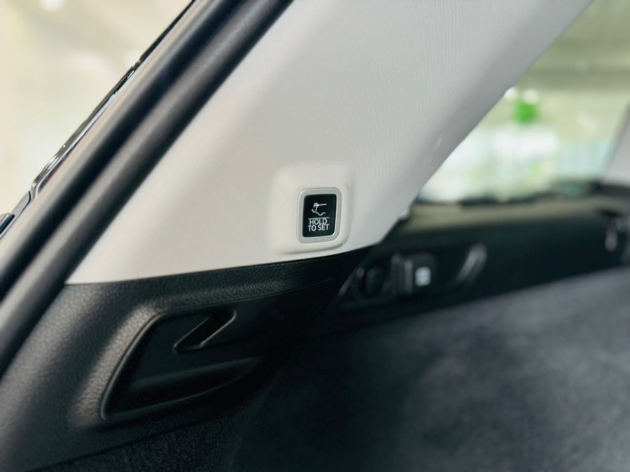 Used 2022 Jeep Grand Cherokee Overland w/ Adv Protech Group III image 8