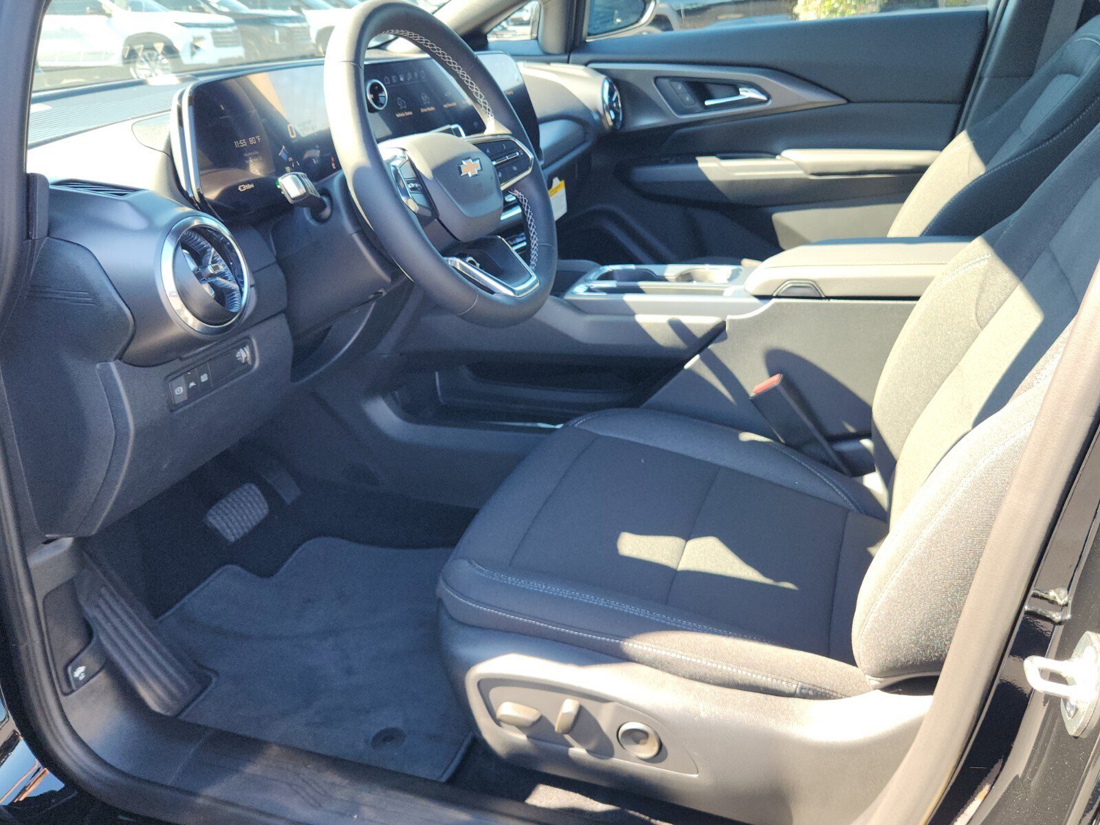 New 2026 Chevrolet Equinox EV LT w/ Comfort Package AWD/4WD image 6