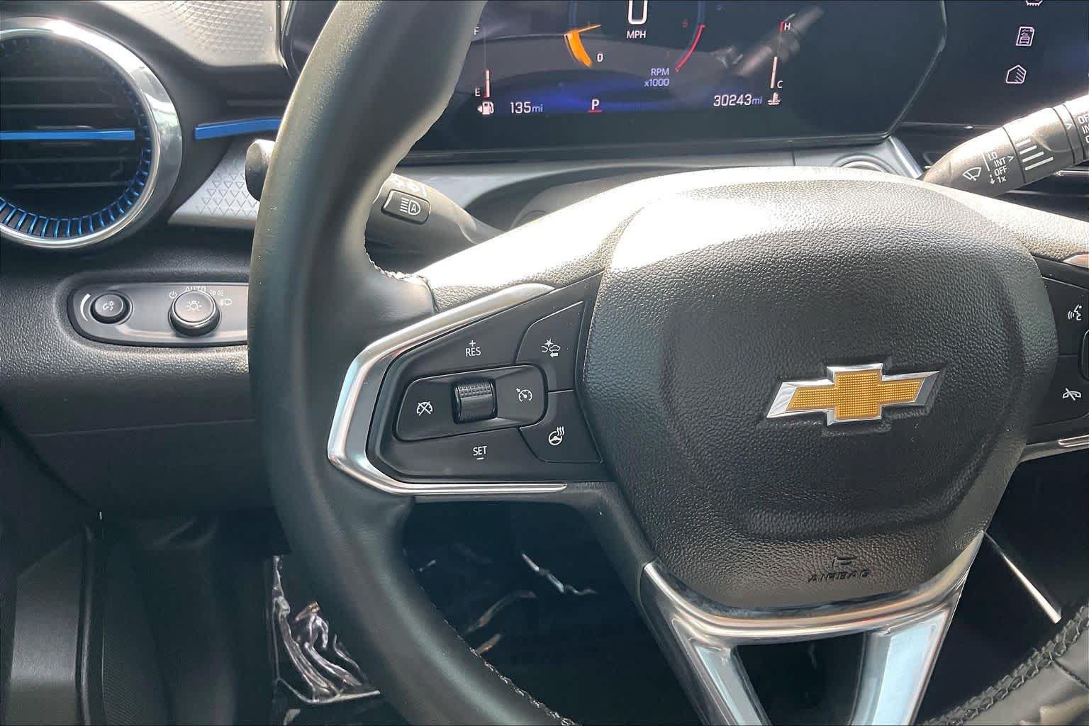Used 2024 Chevrolet Trax LT w/ LT Convenience Package FWD image 23