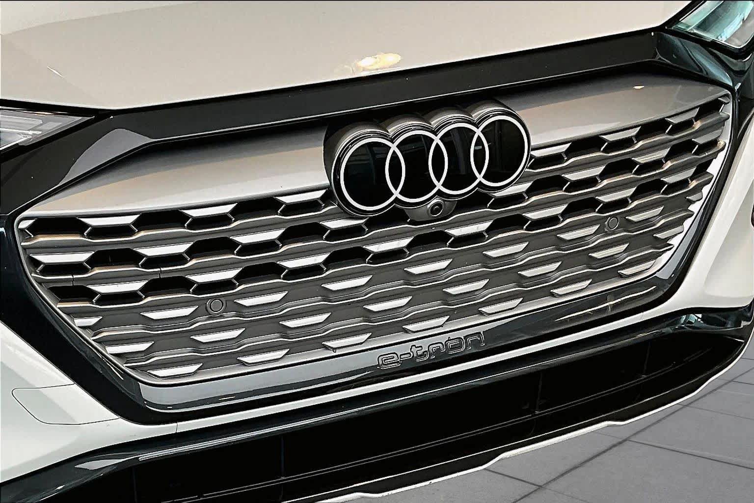 Used 2024 Audi Q8 e-tron Premium Plus w/ Premium Plus Package AWD/4WD image 29