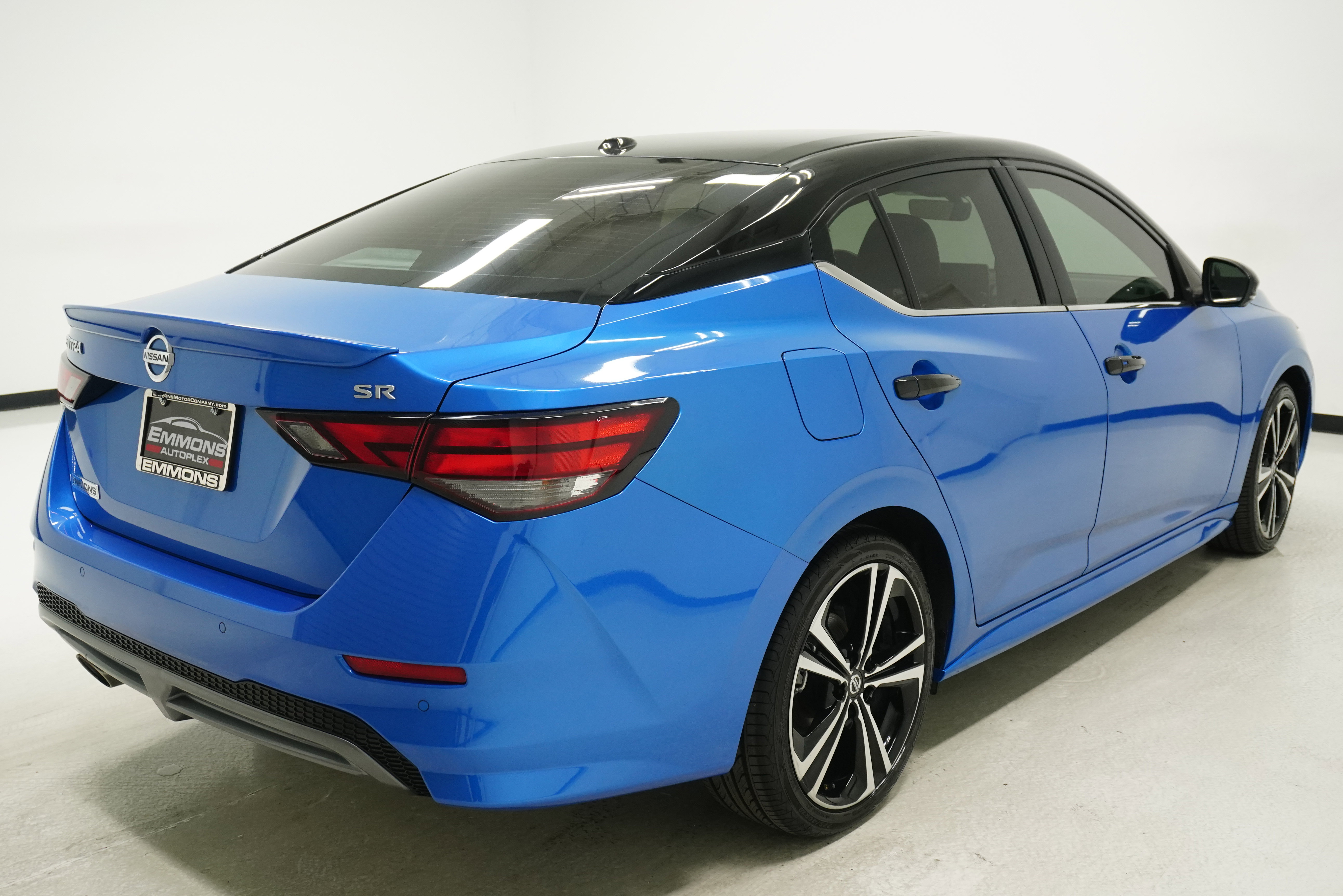 Used 2023 Nissan Sentra SR w/ SR Premium Package FWD image 4