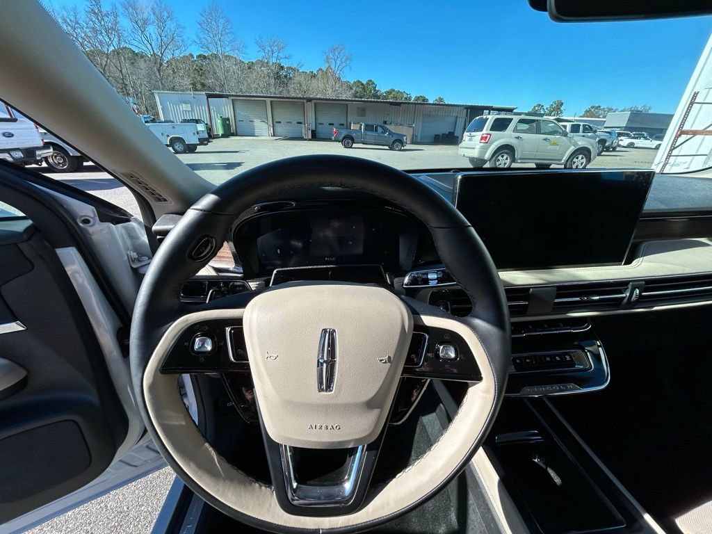 Used 2025 Lincoln Corsair Reserve w/ Equipment Group 202A image 31