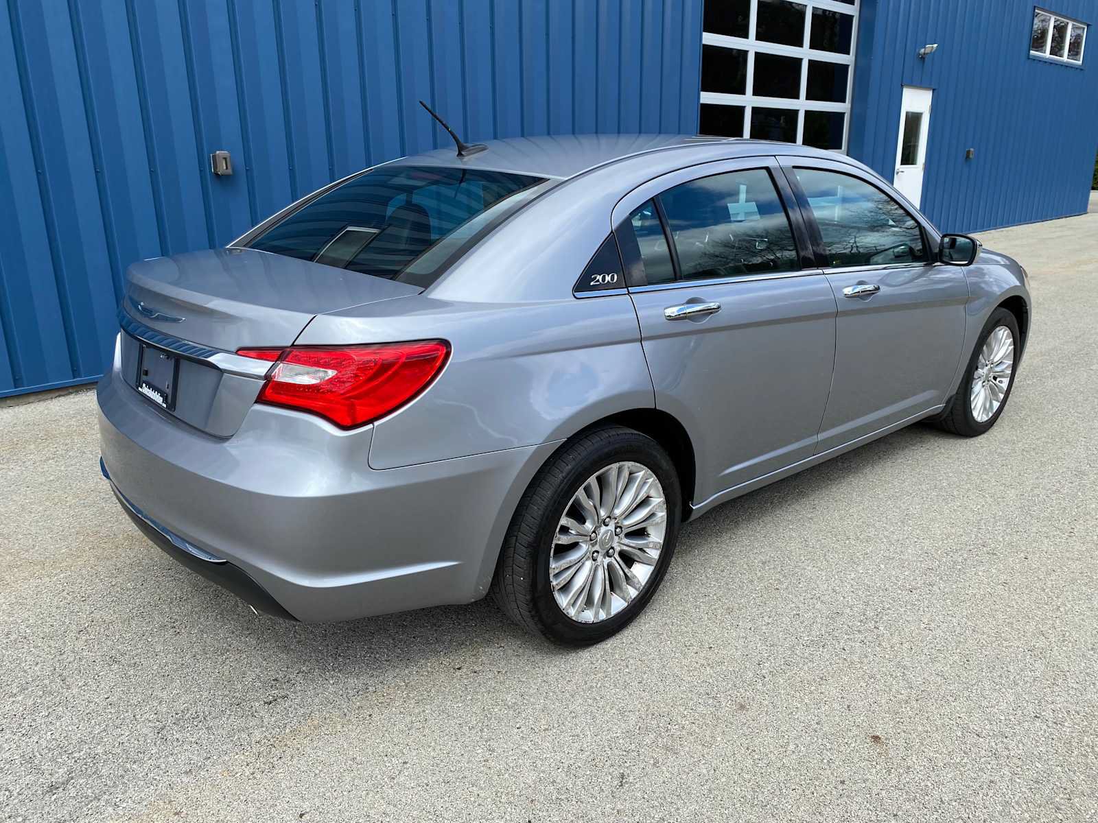 Used 2013 Chrysler 200 Limited FWD image 4