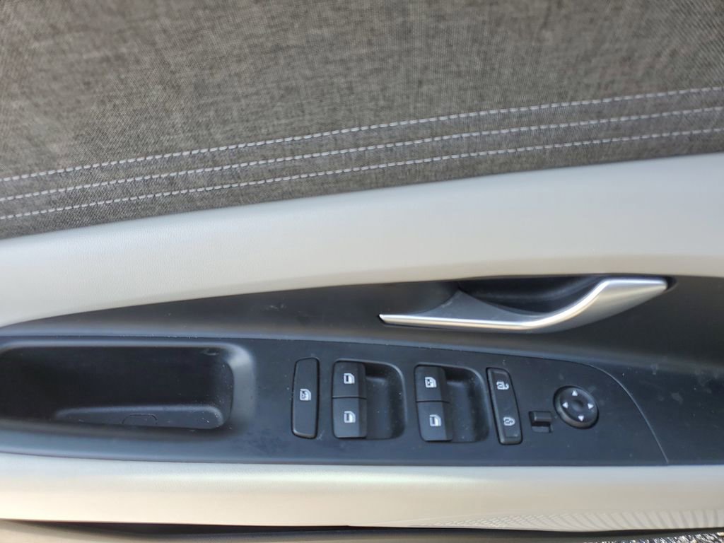 Used 2023 Hyundai Elantra Limited FWD image 18