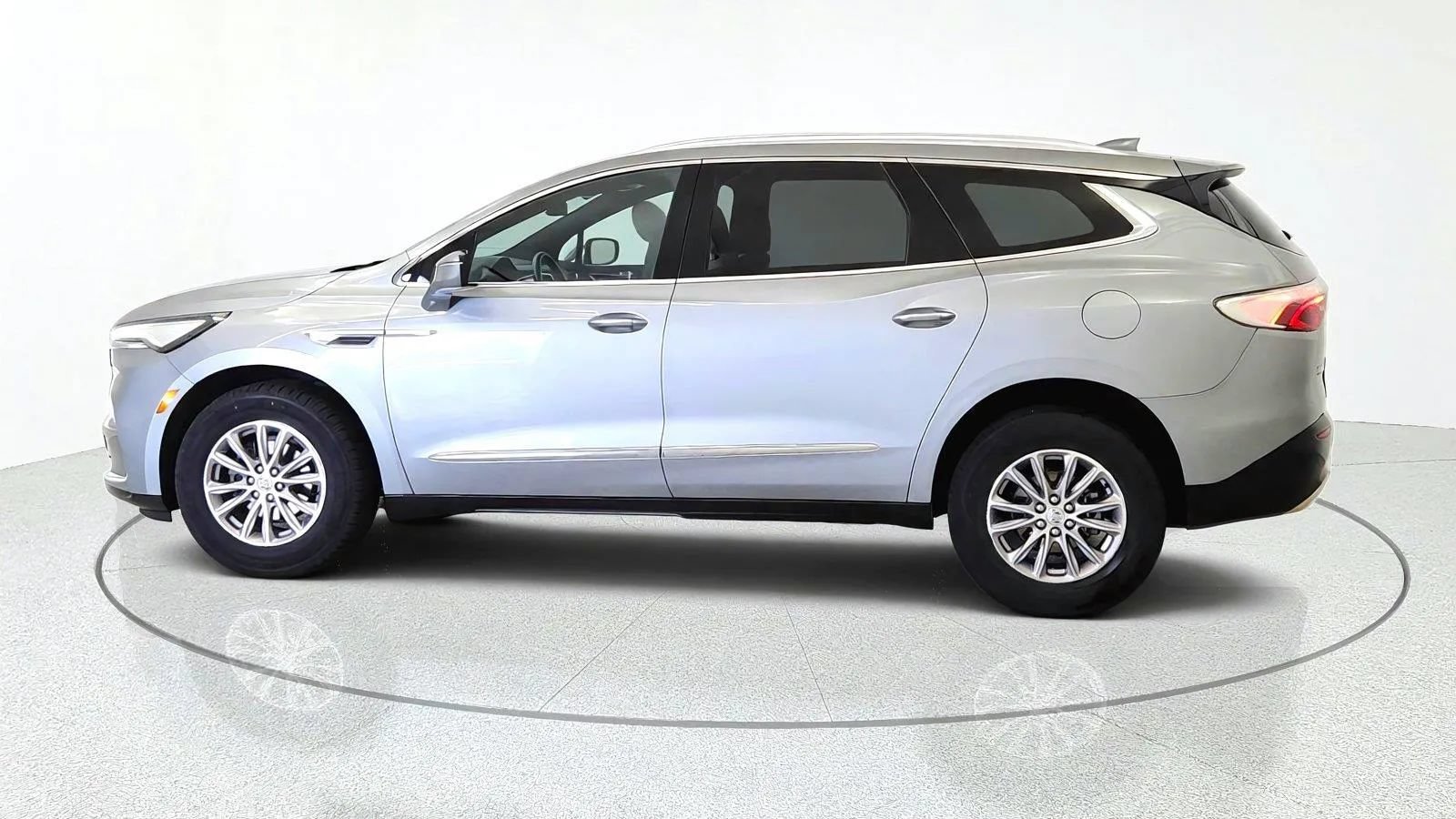 Used 2023 Buick Enclave Essence AWD/4WD image 5