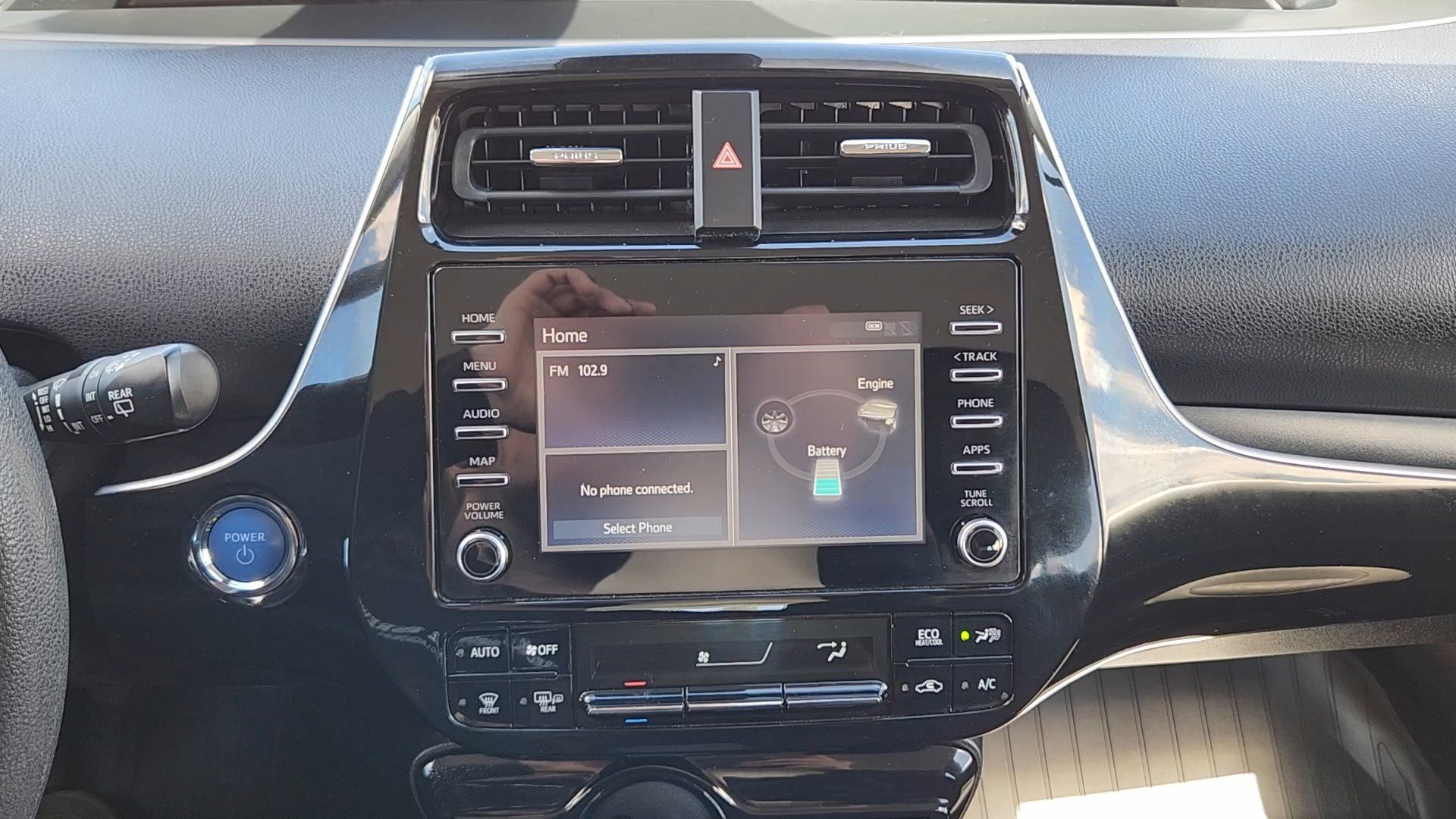 Used 2020 Toyota Prius LE AWD/4WD image 13