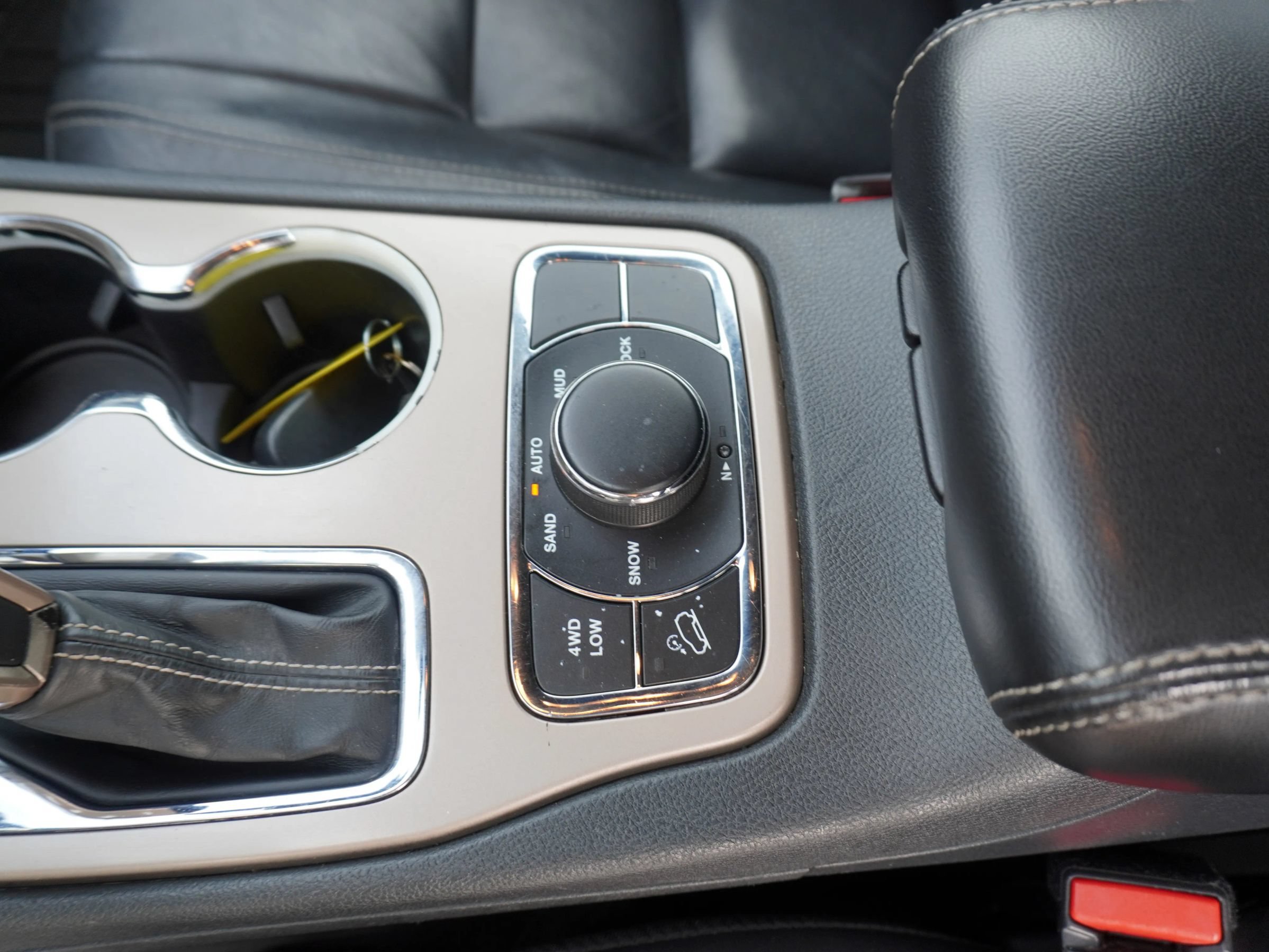 Used 2016 Jeep Grand Cherokee Limited AWD/4WD image 19