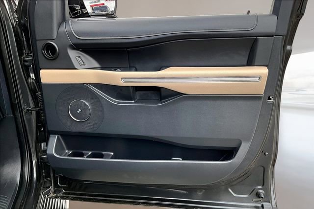Used 2022 Ford Expedition Limited AWD/4WD image 26