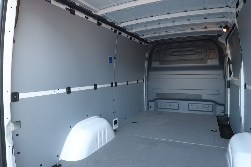 Used 2025 Mercedes-Benz Sprinter 2500 image 22