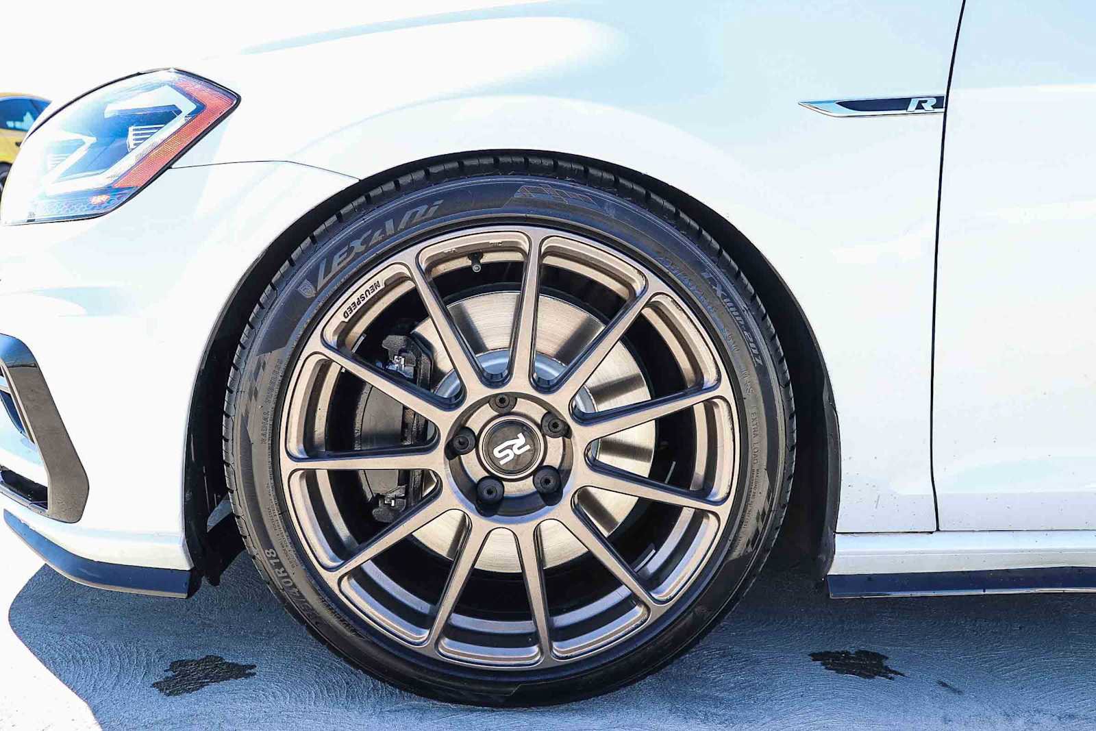 Used 2019 Volkswagen Golf R 4-Door image 11