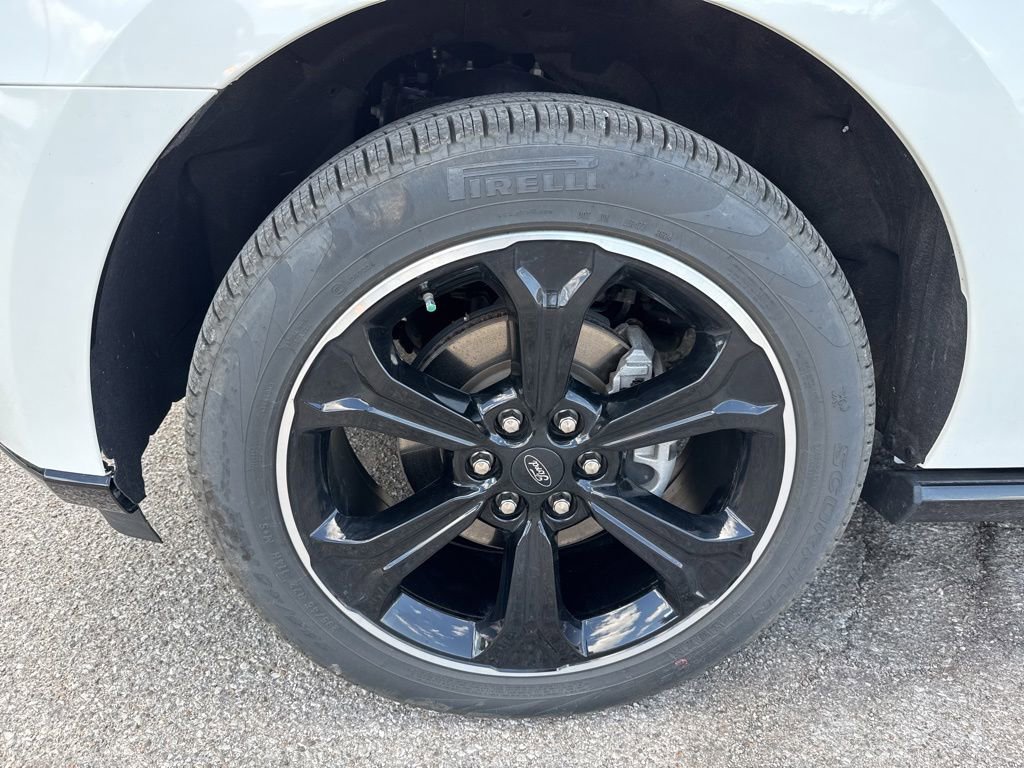 Used 2024 Ford Expedition Limited AWD/4WD image 5