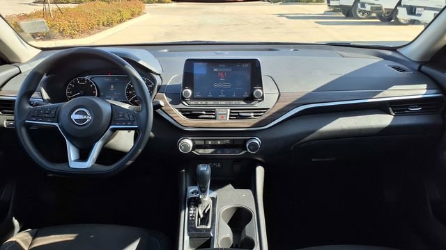 Used 2025 Nissan Altima 2.5 SV image 19