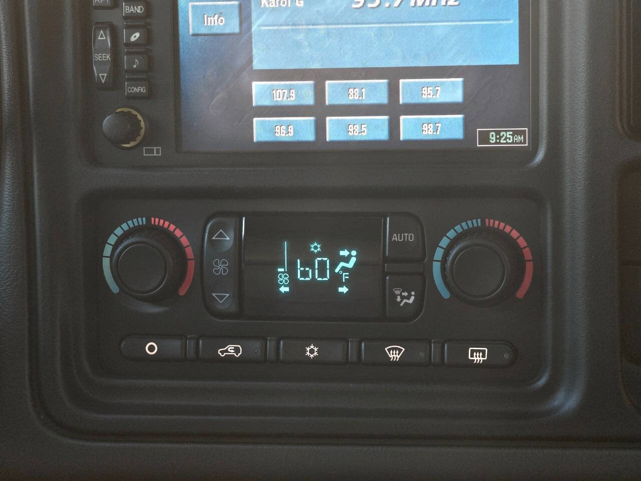 Used 2006 Chevrolet Avalanche Z66 w/ Sun And Sound Package image 15