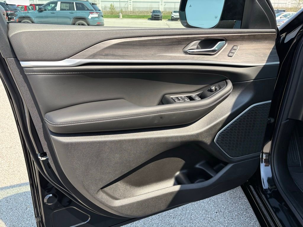 New 2026 Jeep Grand Cherokee Limited Reserve image 8