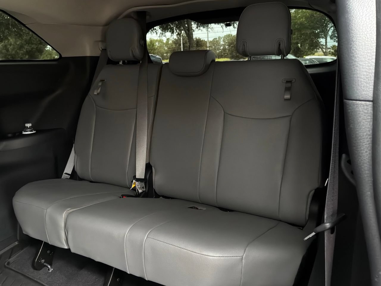 Used 2025 Toyota Sienna XLE FWD image 13