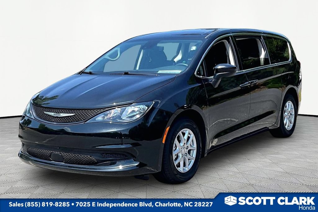 Used 2023 Chrysler Voyager LX FWD image 3