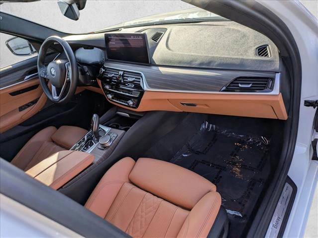 Used 2023 BMW 530e w/ Premium Package image 21