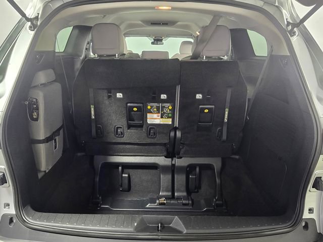 Used 2025 Toyota Sienna LE FWD image 28
