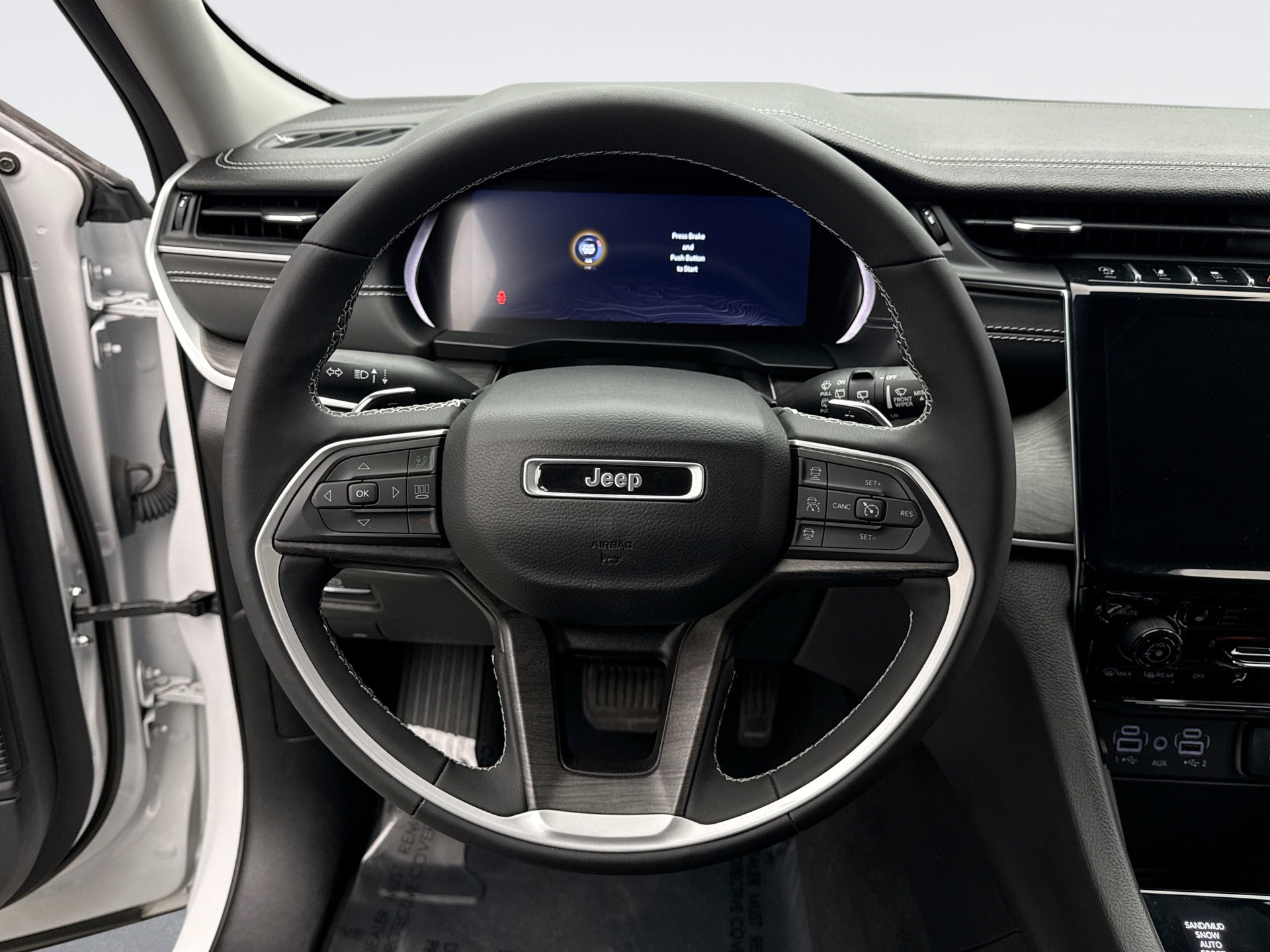 Used 2023 Jeep Grand Cherokee Limited image 12