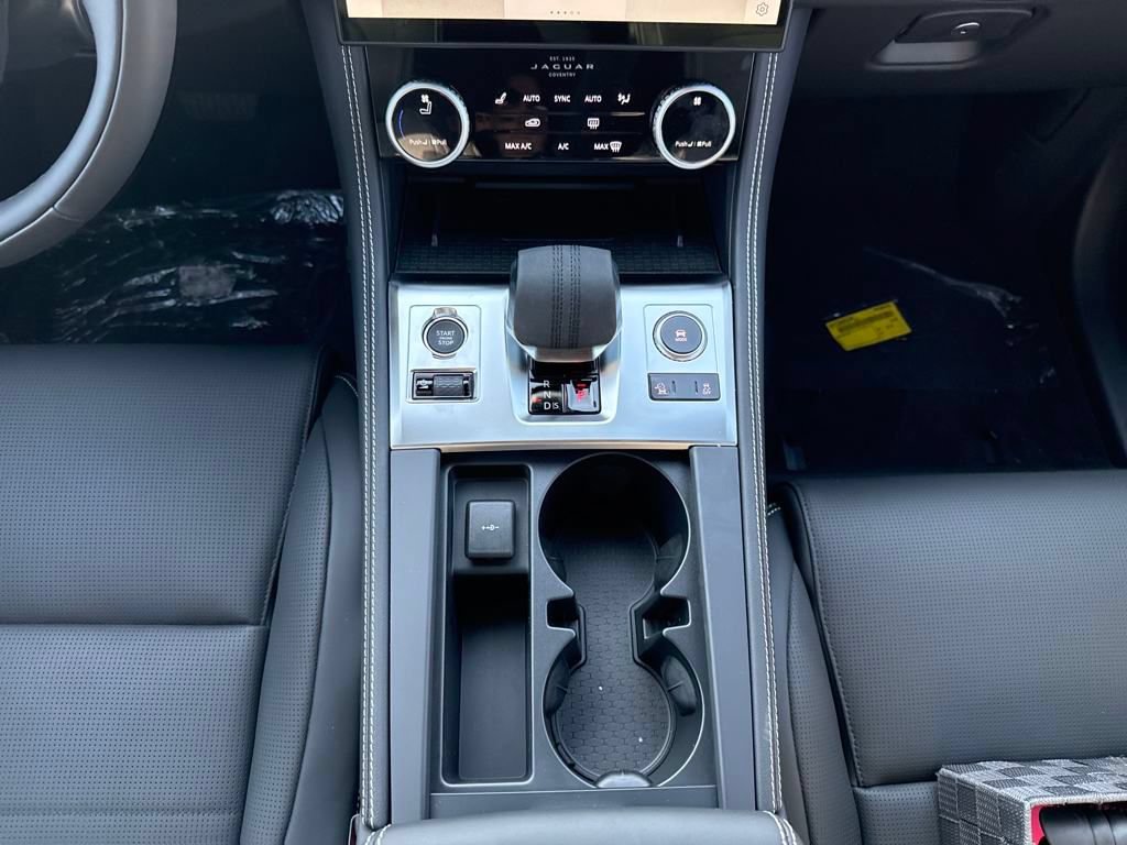 Certified 2026 Jaguar F-PACE R-Dynamic S AWD/4WD image 25