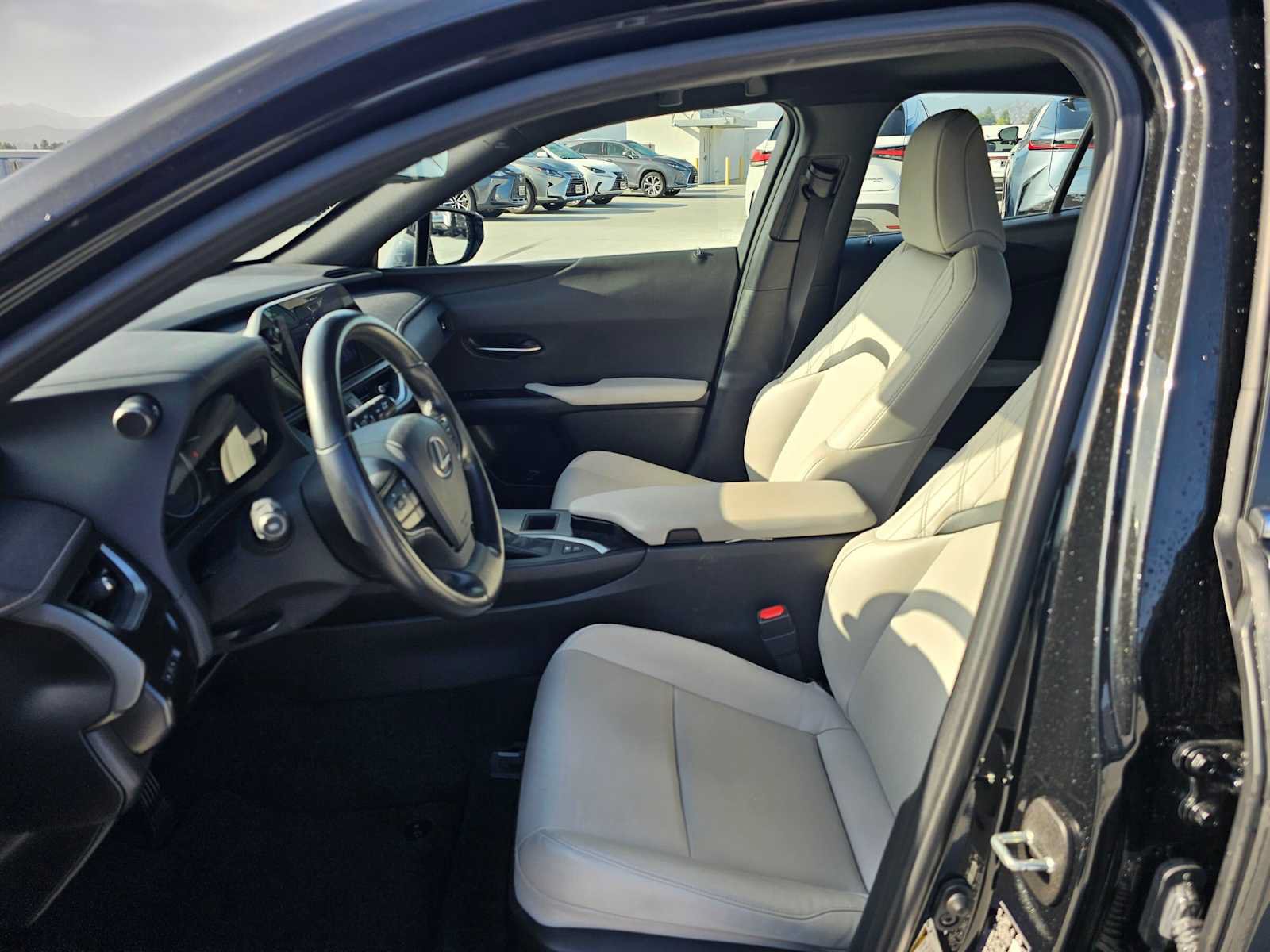 Used 2023 Lexus UX 250h FWD w/ Accessory Package (Z2) image 20