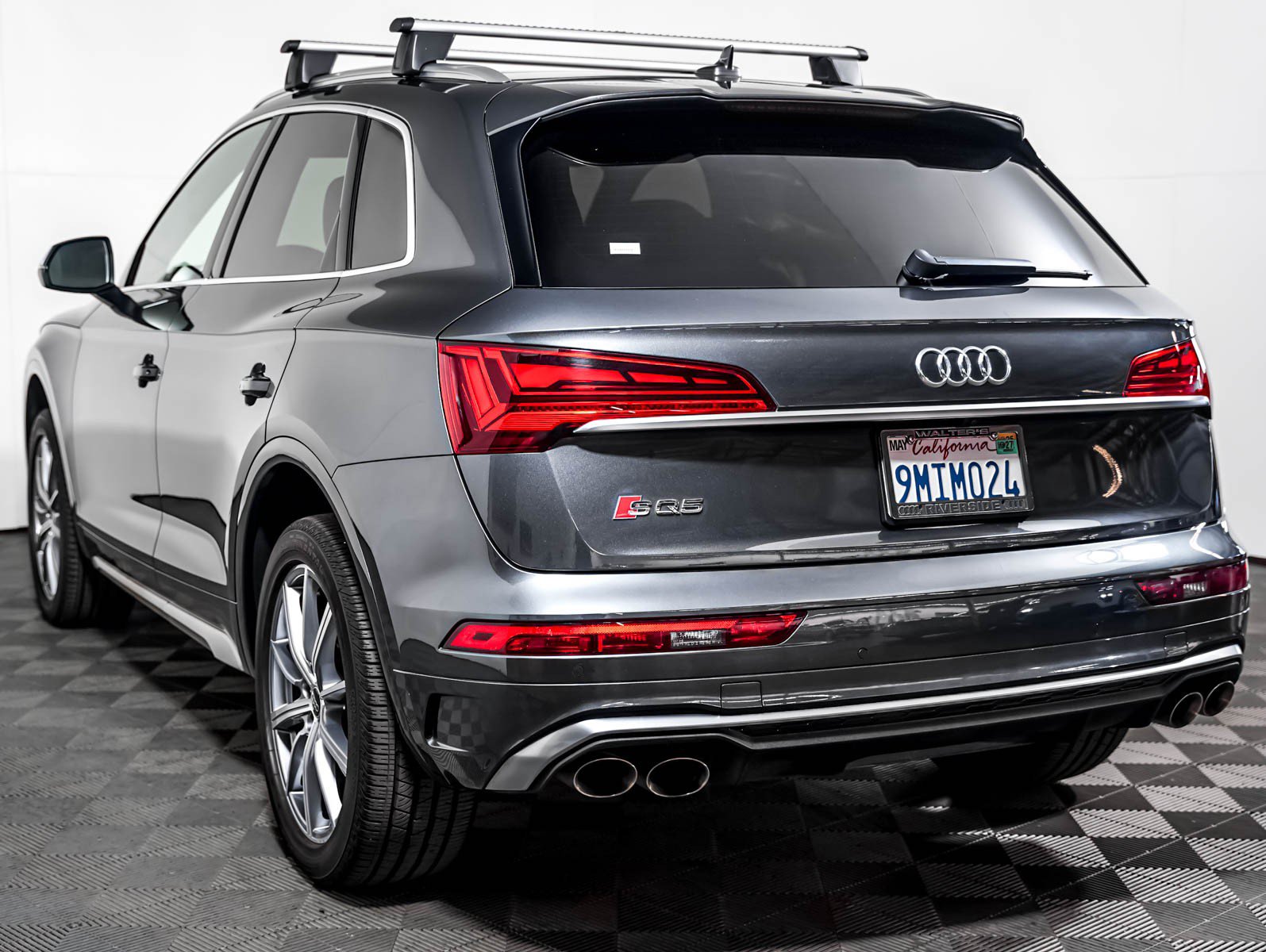 Certified 2024 Audi SQ5 Premium Plus w/ Premium Plus Package AWD/4WD image 2