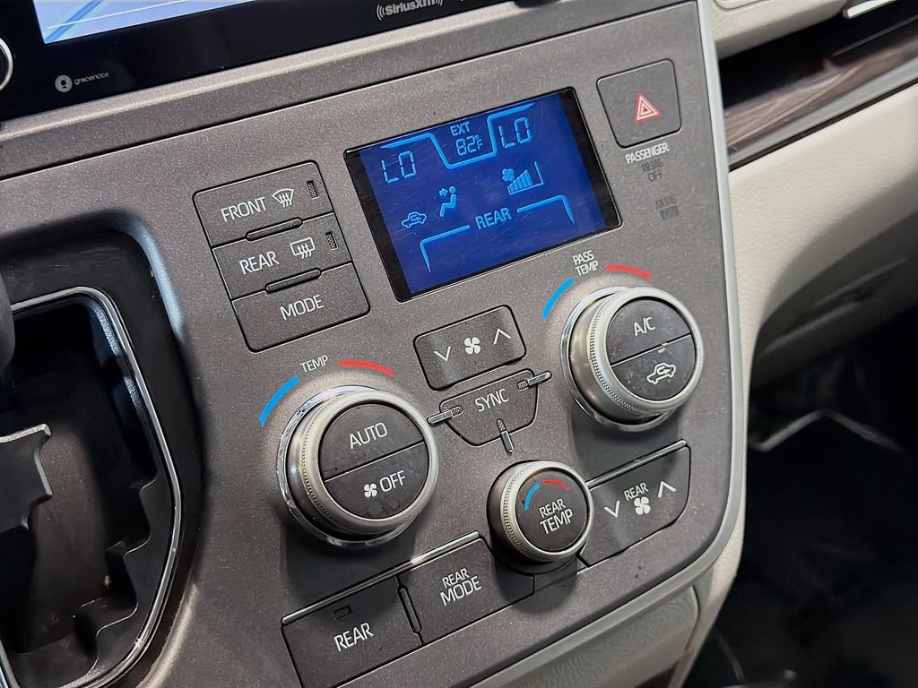 Used 2020 Toyota Sienna XLE w/ XLE Navigation Package AWD/4WD image 18