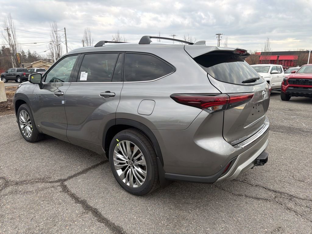 New 2026 Toyota Highlander Platinum image 5