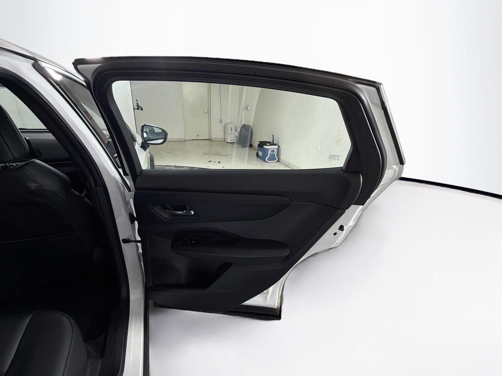 Used 2024 Nissan Ariya FWD image 29