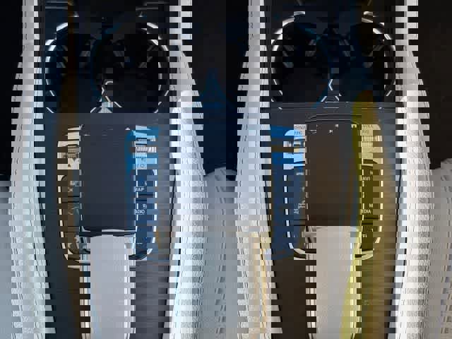 Used 2020 Mercedes-Benz GLE 350 4MATIC w/ Premium Package image 24