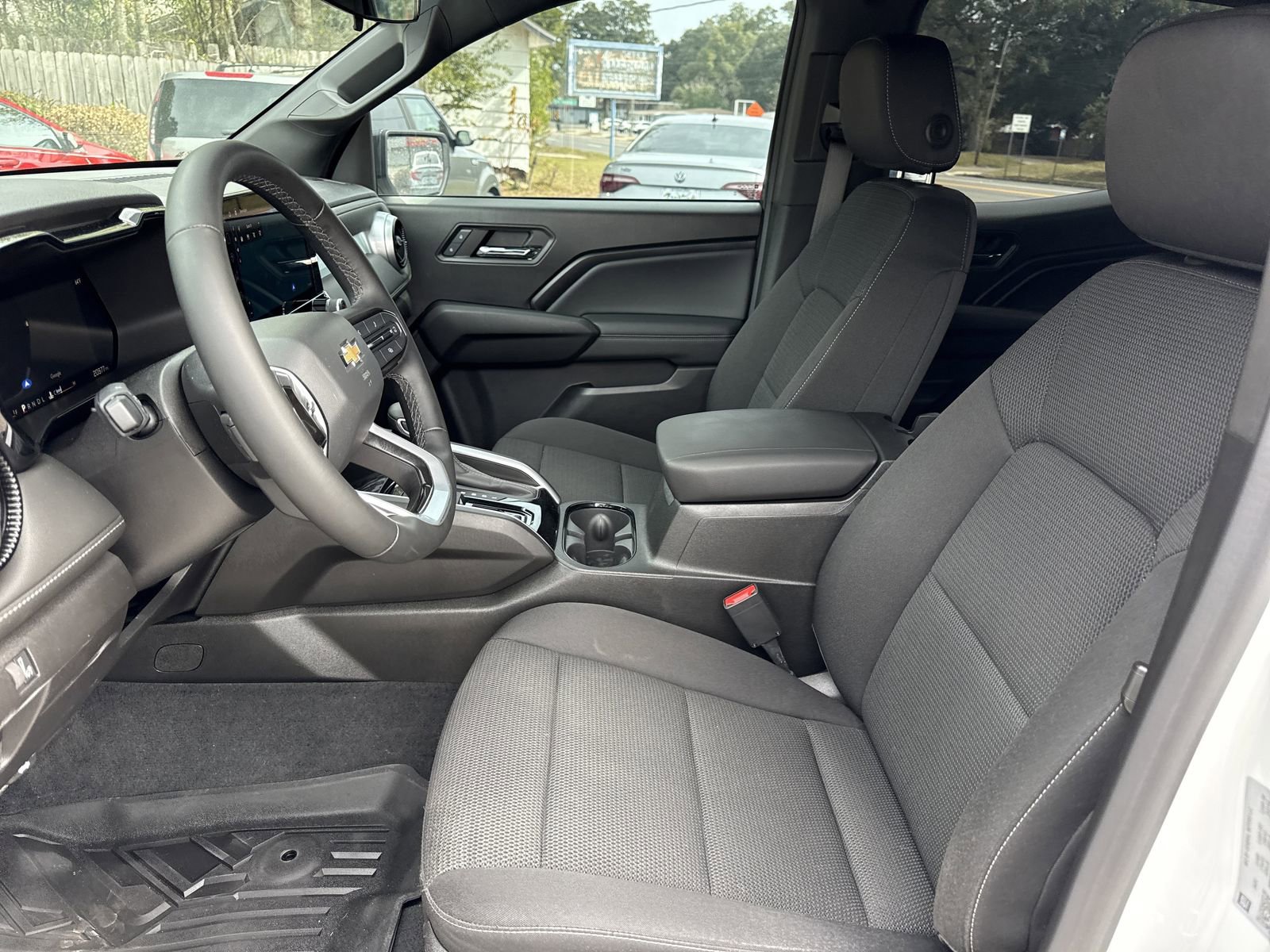 Used 2024 Chevrolet Colorado LT RWD image 9