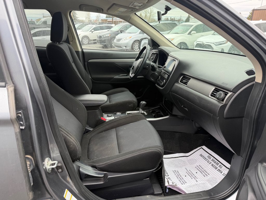 Used 2018 Mitsubishi Outlander SE AWD/4WD image 18