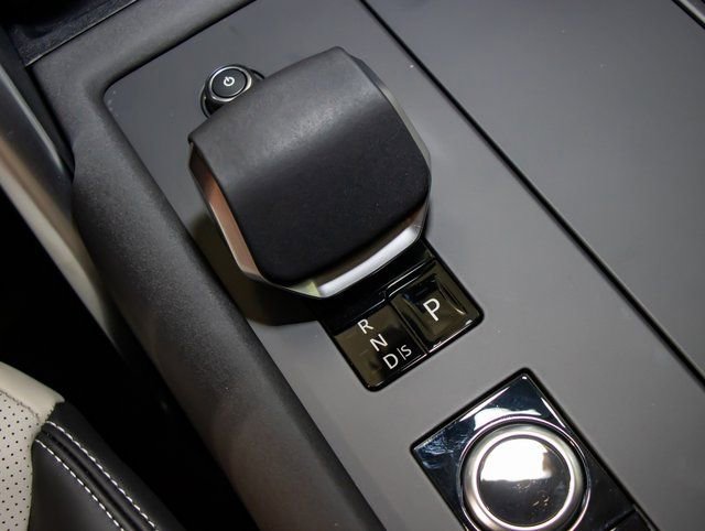 Used 2026 Land Rover Discovery Dynamic SE image 19