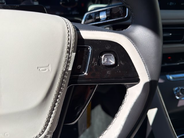 New 2027 Lincoln Aviator AWD image 30